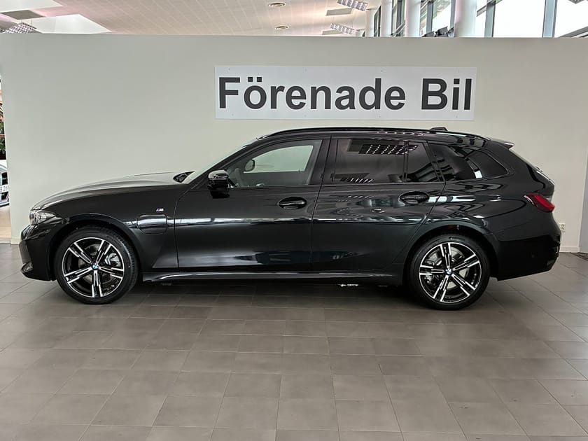 Bild 3 av BMW 330e xDrive Touring M Sport H/K  Drag Rattvärme ParkAssist