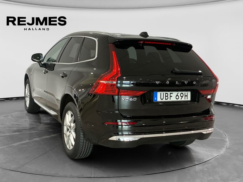 Bild 2 av Volvo XC60 Recharge T6 Core Edition | Parkeringskamera bak | Panoramaglastak