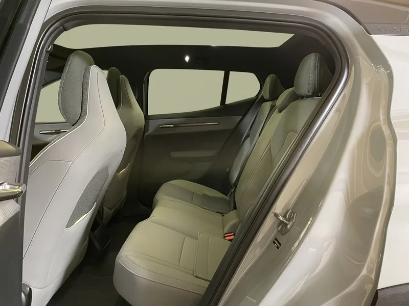 Bild 13 av 16 – Volvo EX30 Cross Country Twin Motor Performance M Perform Ultra