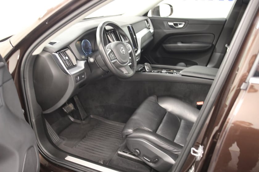 Bild 2 av Volvo XC60 AWD B4 MILDHYBRID 197HK 4x4 Advanced Läder