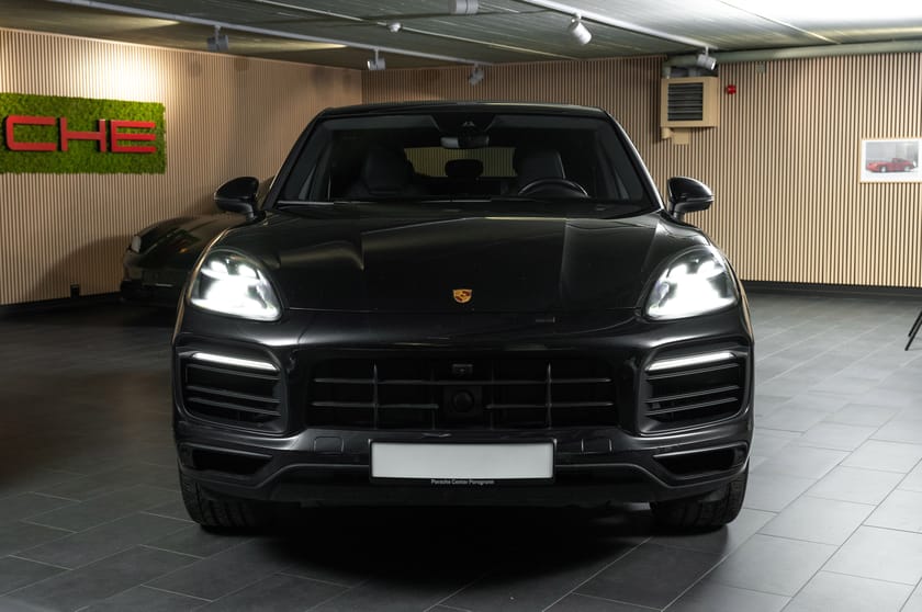 Bilde 2 av Porsche Cayenne E-Hybrid Coupé Platinium Edition Rear-Axel/Sportseksos/Matrix