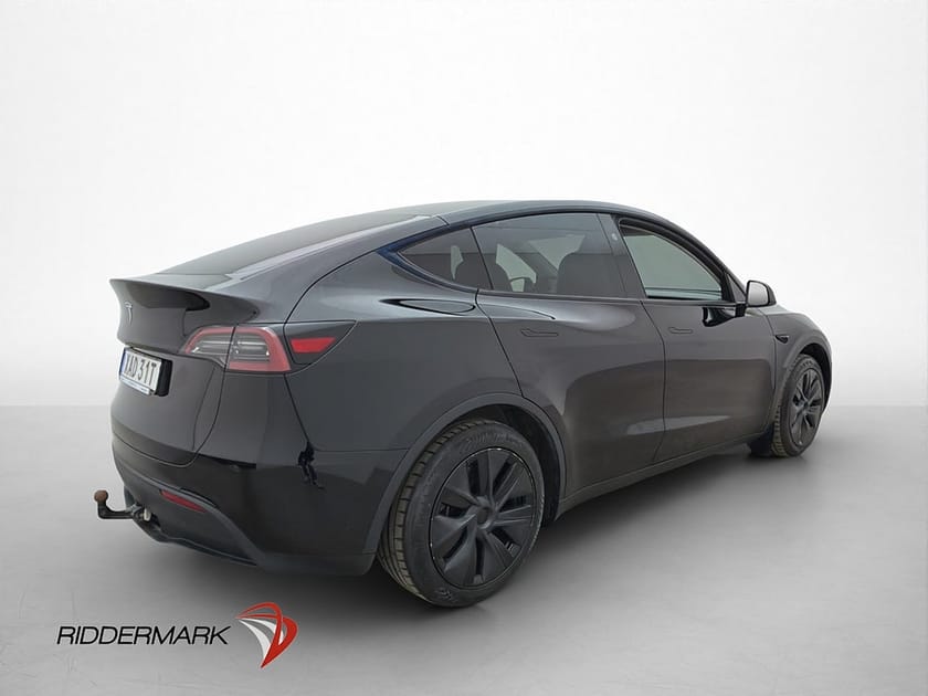 Bild 5 av Tesla Model Y Long Range RWD Dragkrok MOMS Svensksåld
