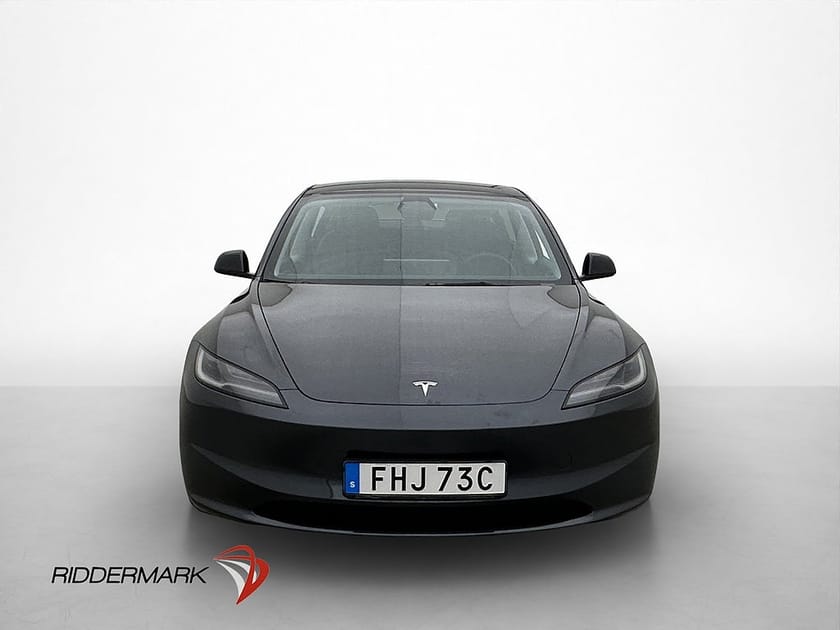 Bild 4 av Tesla Model 3 Long Range AWD Highland Svensksåld Panorama