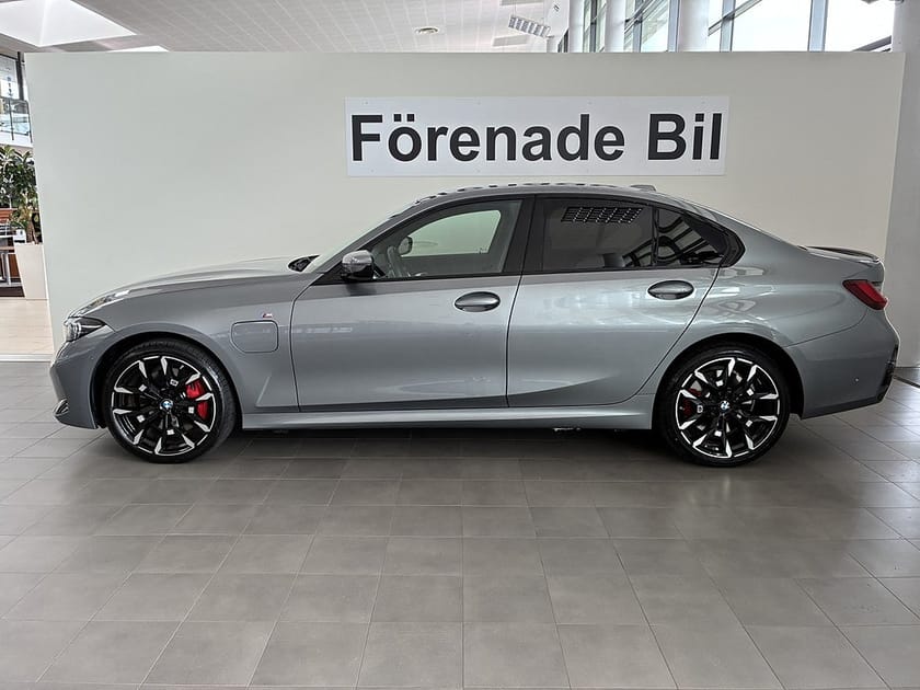 Bild 2 av BMW 330e xDrive Sedan M Sport Pro H/K Drag Comfort Access