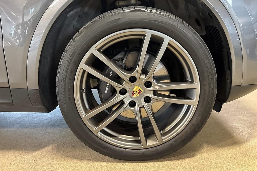 Bild 5 av Porsche Cayenne E-Hybrid TipTronic S / BOSE / 21tum / Backkamera