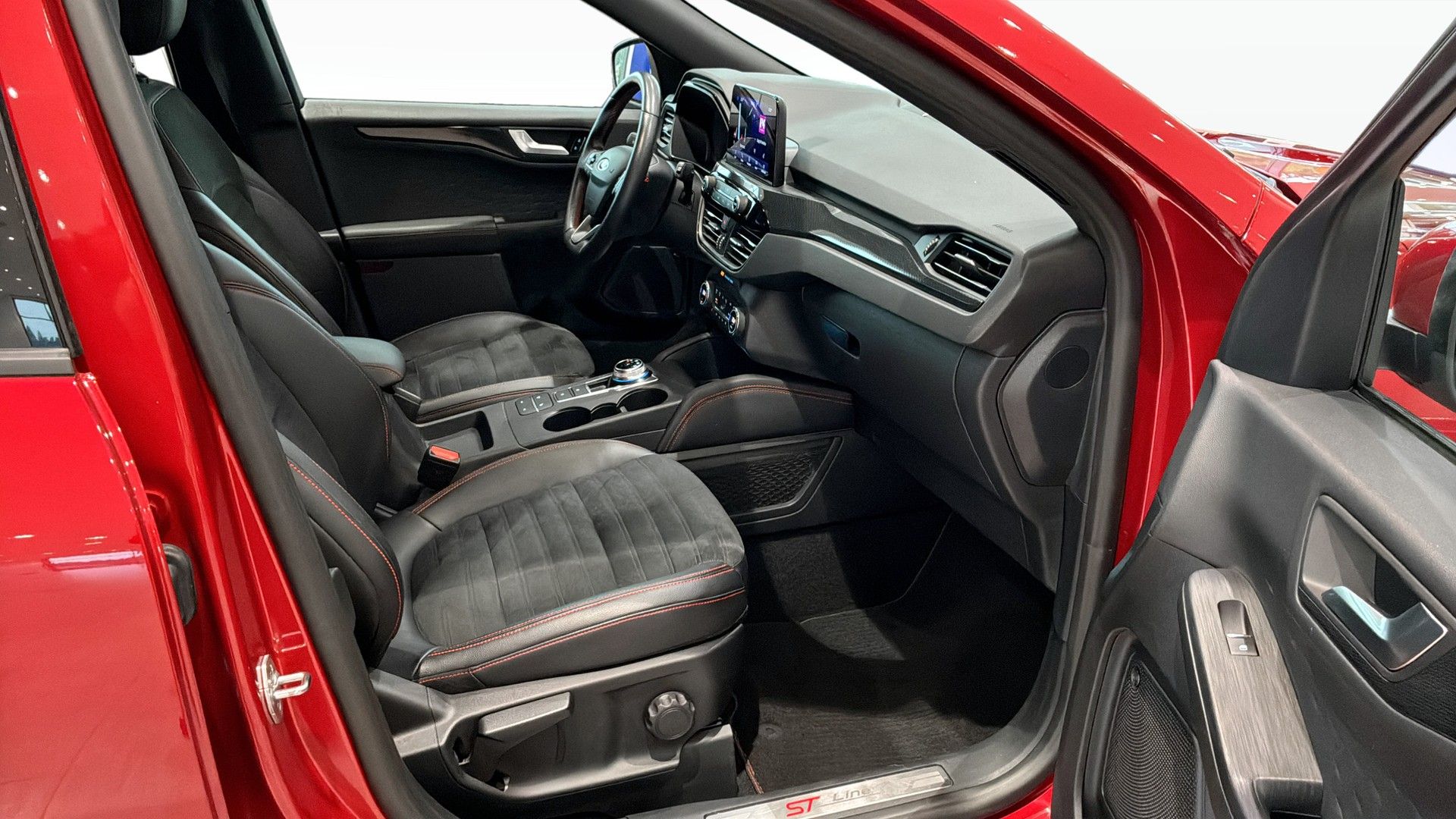 Ford Kuga Plug-In Hybrid ST-Line,225hk 2020, bild 3/10