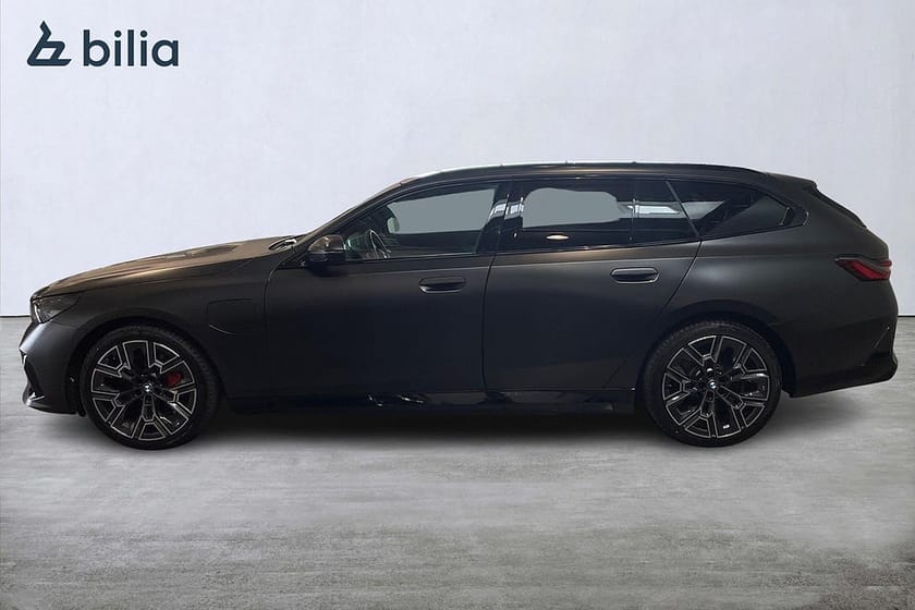 Bild 3 av BMW 550e xDrive Touring BMW | M Sport Pro | M Sport stol | Merino