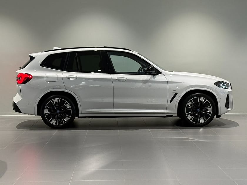 Bild 3 av BMW iX3 Charged Plus Drag HUD H/K Panorama Elstol m minne