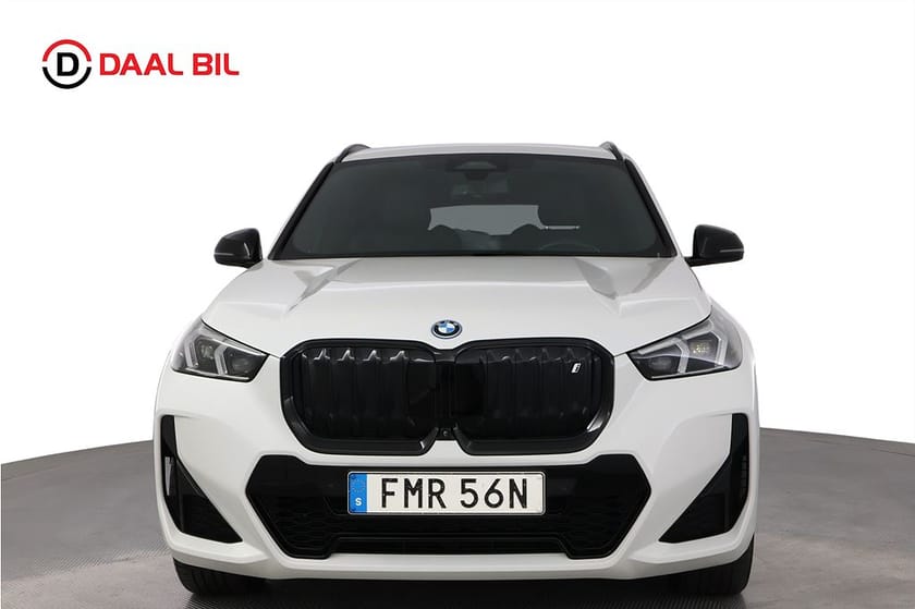 Bild 2 av BMW iX1 xDrive30 64,7 kWh 306HK M-SPORT DRAG P-VÄRM HUD 3D-VIEW