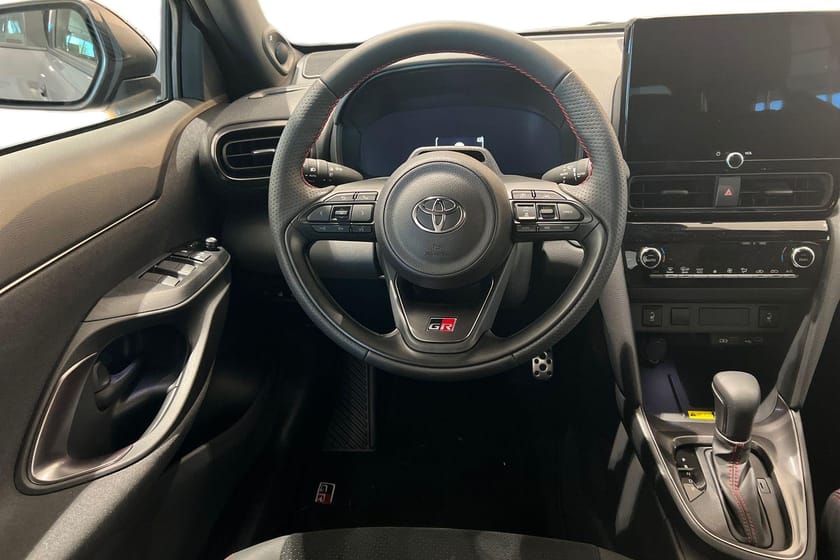Bild 3 av Toyota Yaris Cross Active 1,5 Hybrid 130 GR-Sport Bitone