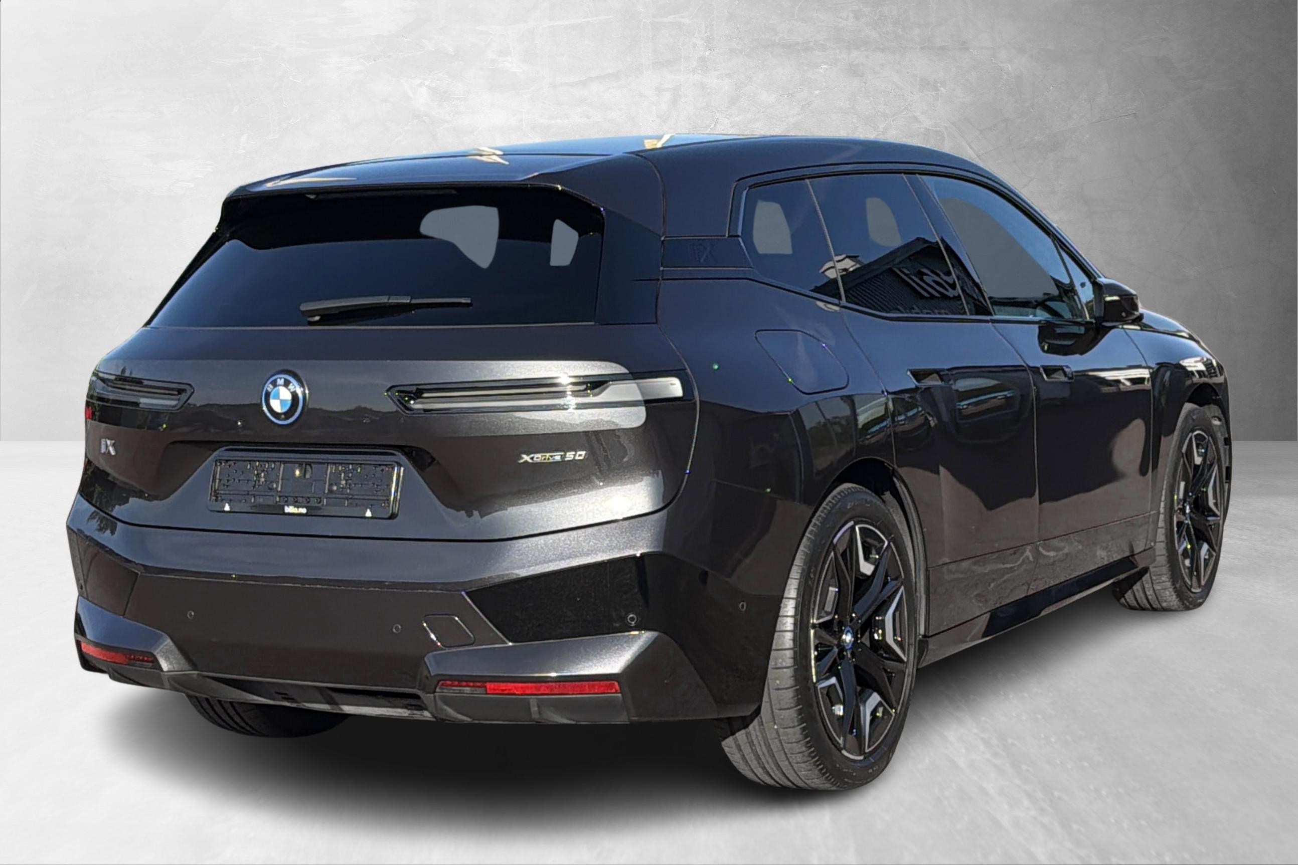 BMW iX xDrive50, 524hp, 2023