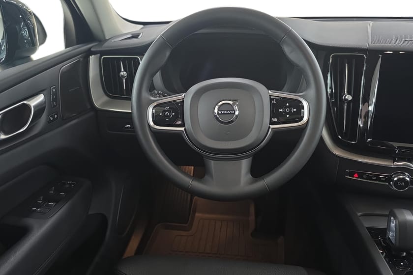Bild 3 av Volvo XC60 Recharge T8 Ultimate Dark/22 tum/Luftfjädring/HarmanKardon