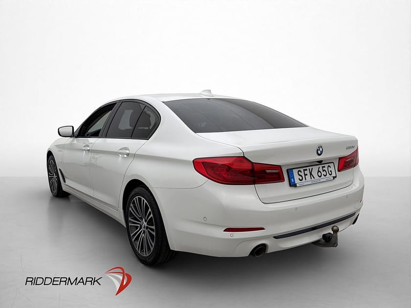 Bild 5 av BMW 530e iPerformance Sedan Drag Skinn Ambient Navi Kamera P-Sens