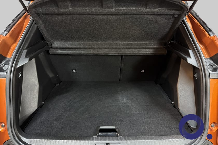 Bilde 5 av Peugeot e-2008 GT 136hk | ADAPTIV CRUSIE, PANROAMA, CARPLAY, KAMERA++