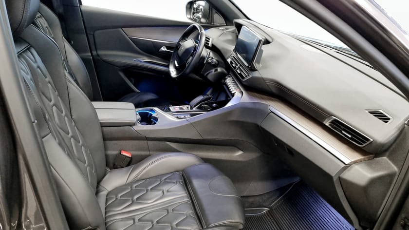 Bild 3 av Peugeot 3008 HYBRID4 300 GT AWD Drag Navigation