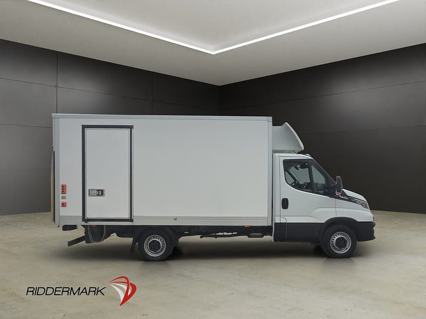 Bild 2 av Iveco Daily 35-160 Chassi Cab 2.3JTD Värmare BAKGAVELLYFT 3-Sits Sidodörr Moms