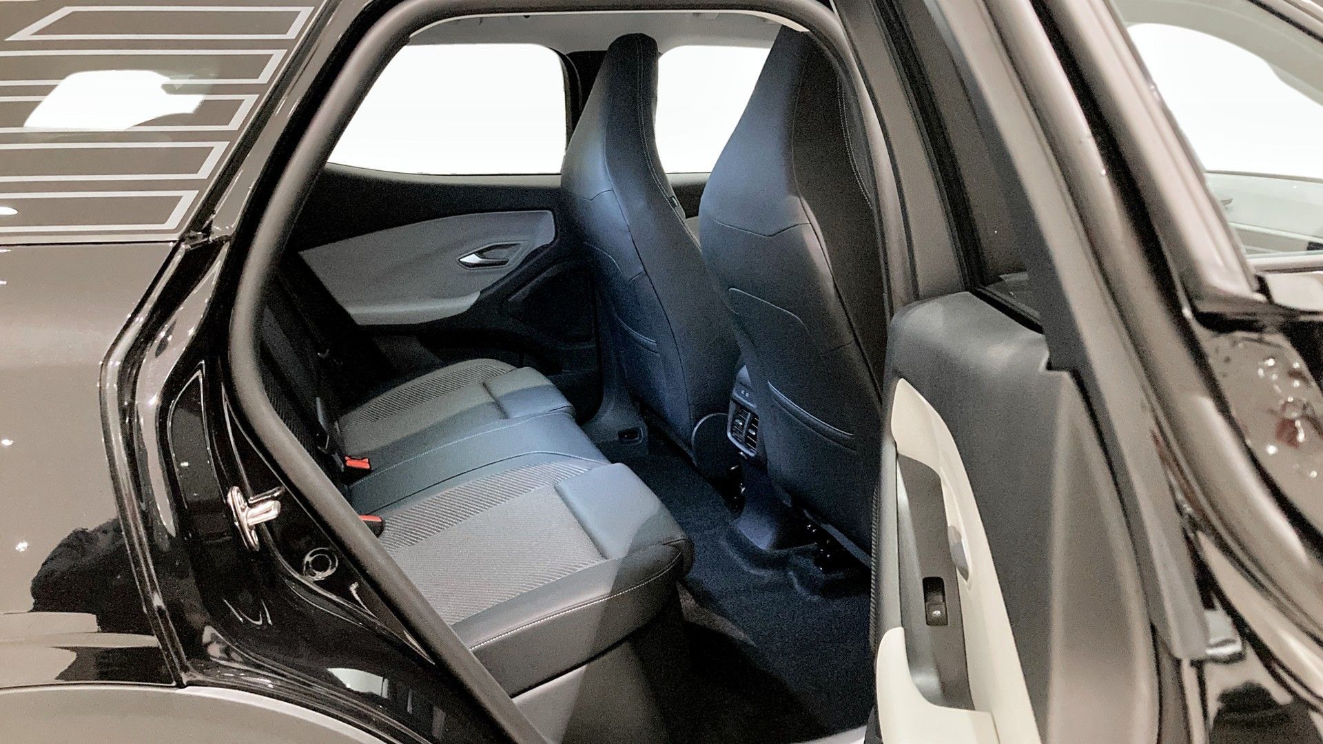 Ford Explorer RWD LR Business DEMO 2026, photo 5/10
