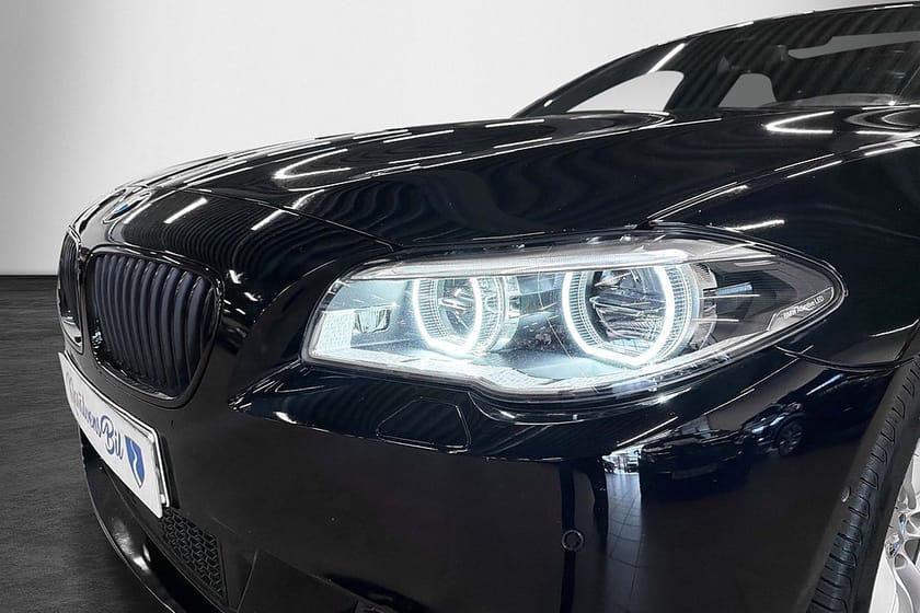 Bild 3 av BMW 530d xDrive Touring M-Sport (258hk) Pano Drag D-värm Nav HuD