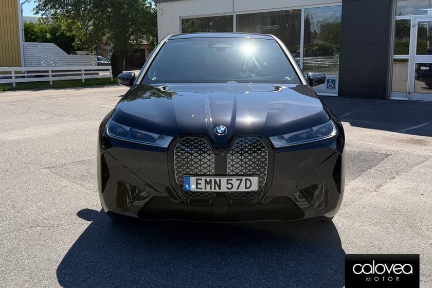 Bild 2 av BMW iX xDrive40 326hk 4WD Automat - Sportpaket, Elinfällbar dragkrok