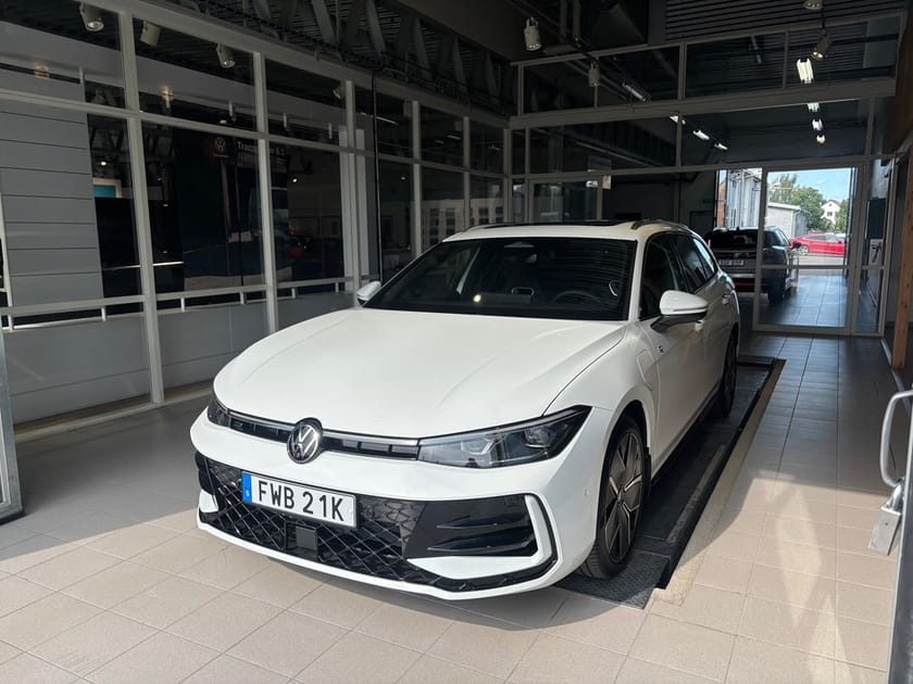 Bild 2 av Volkswagen Passat Variant eHybrid PB   R-LINE 1.5 TSI 272 HK