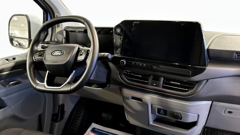 Bild 4 av Ford Tourneo Custom 320 Titanium 320L 2.0 EcoBlue 170hk Automat 9-Sits