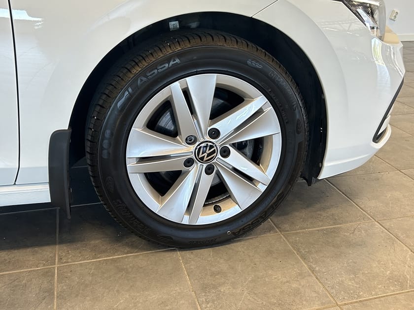 Bild 3 av Volkswagen Golf 1.0 TSI 110hk B-Kamera