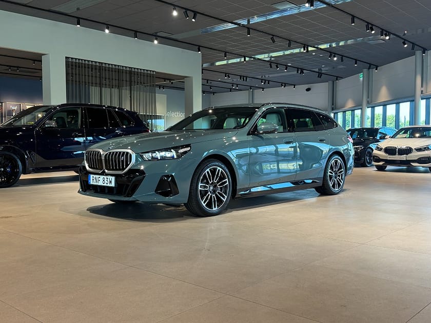 Bild 1 av BMW i5 xDrive40 Touring M Sport D/A Plus Drag H/K Rattvärme