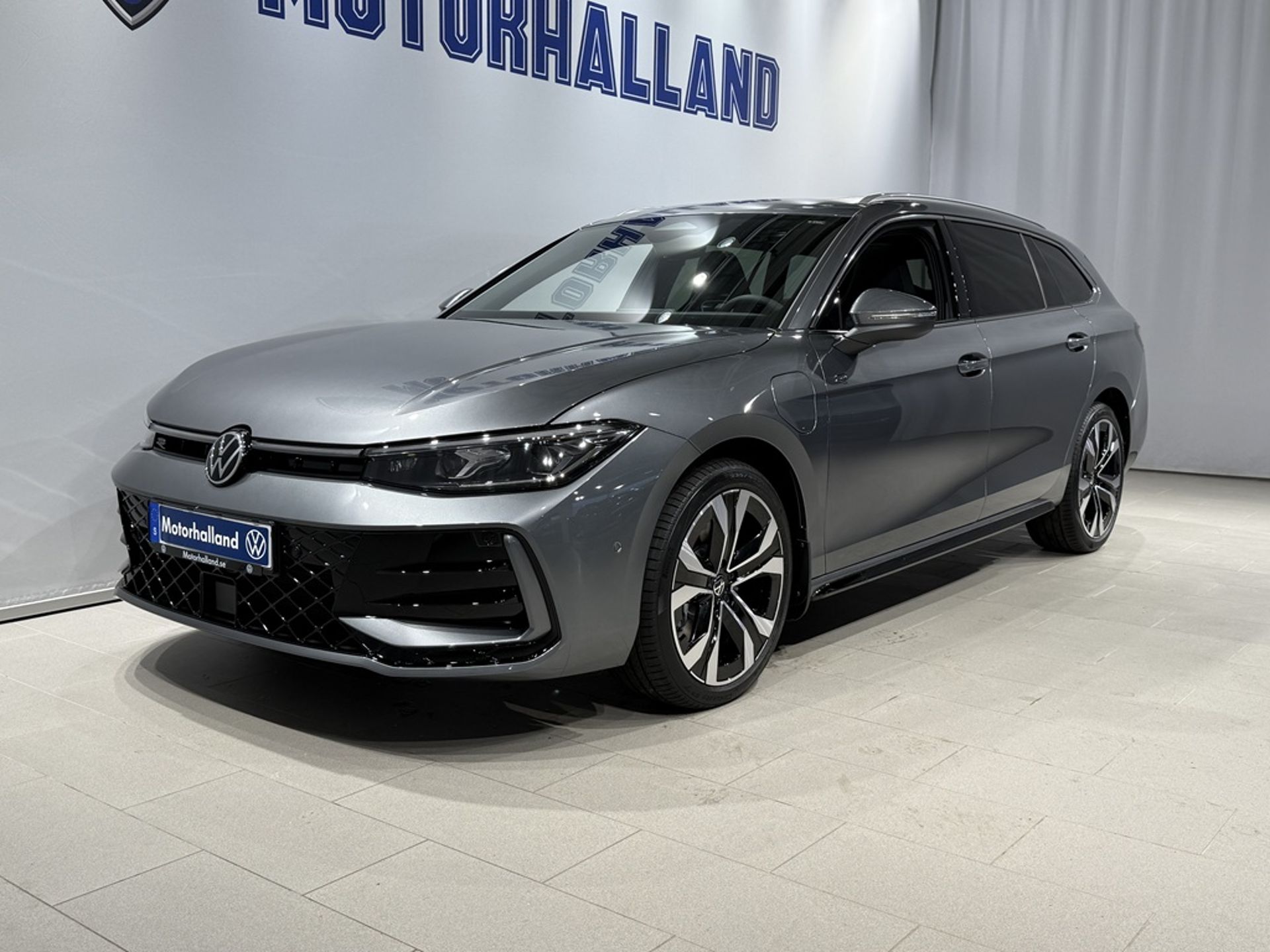 Volkswagen Passat Variant eHybrid 2027, photo 3/10