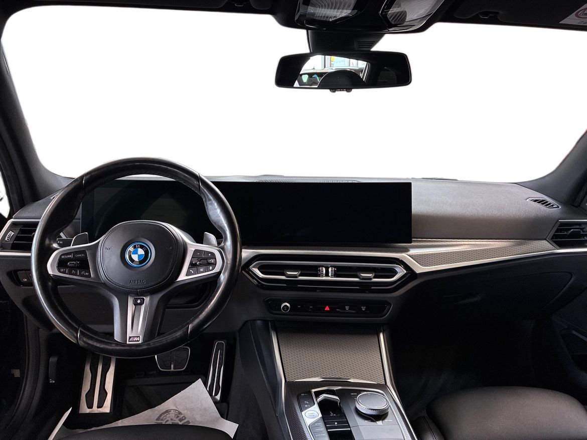 BMW BMW 330e xDrive Touring — bild 12