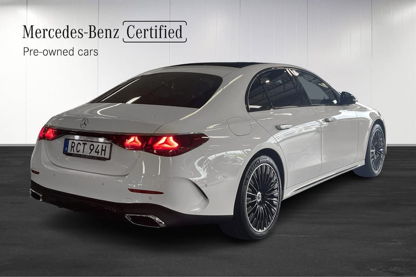 Bild 4 av Mercedes-Benz E 300 de 4MATIC 4M | AMG | PANO | DRAG | BURMESTER