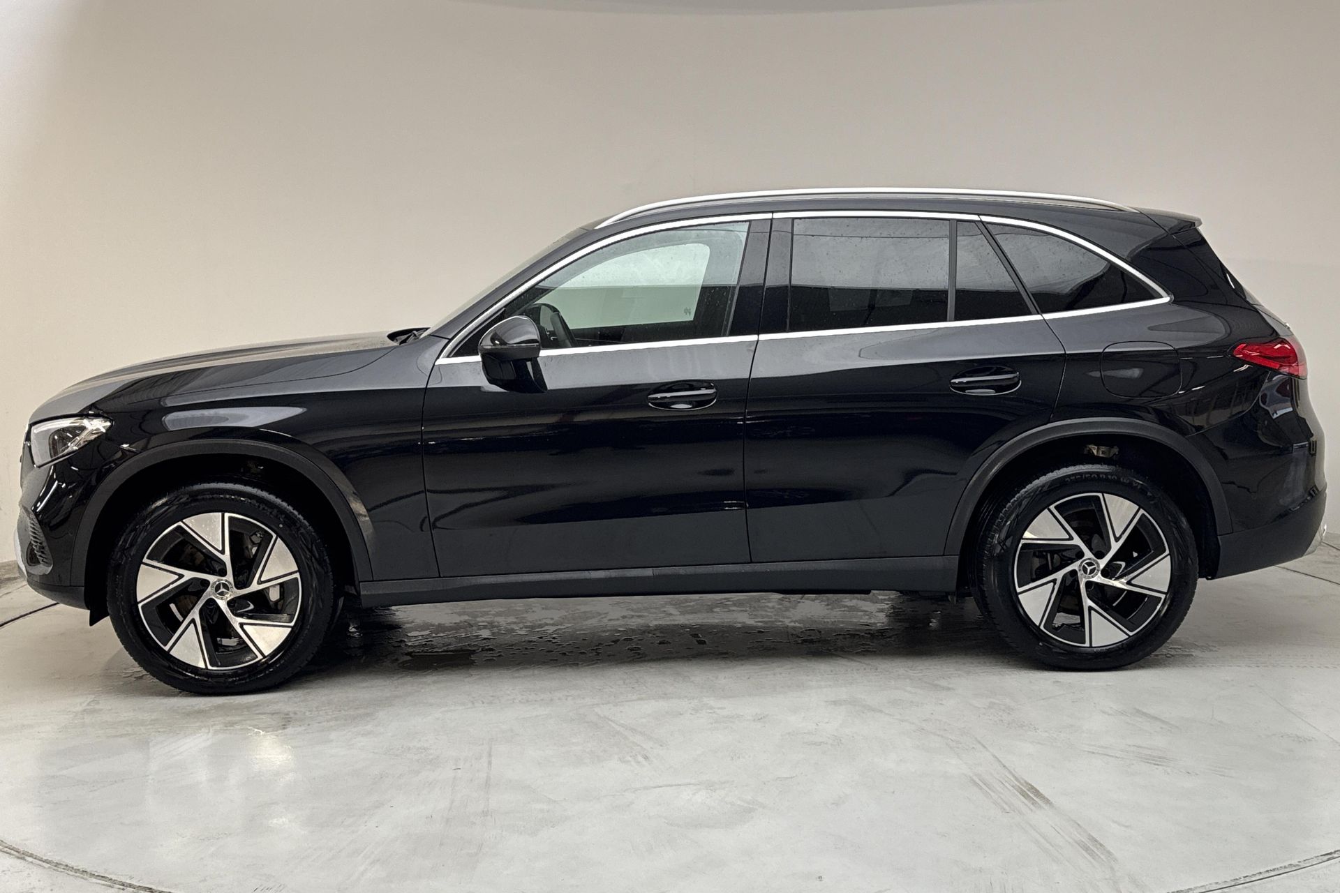 Mercedes-Benz GLC 300 e 4MATIC 2024, bild 2/10
