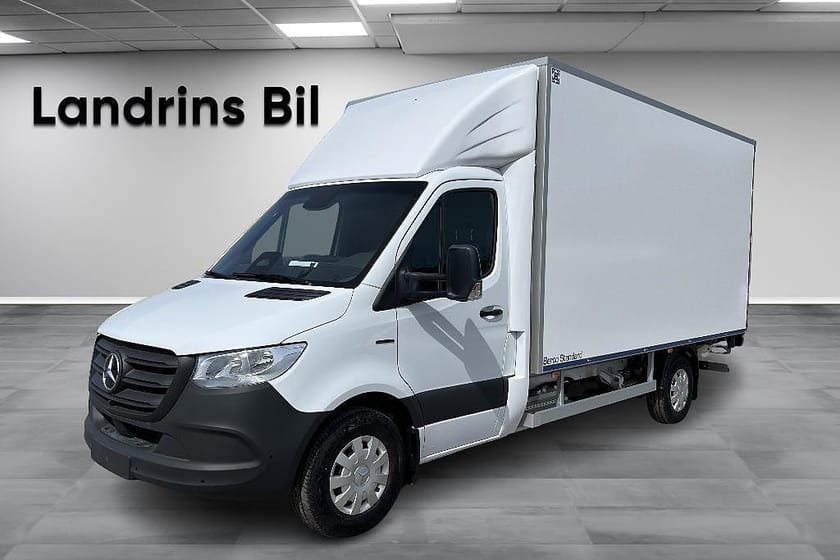 Bild 1 av Mercedes-Benz eSprinter 420 Chassi 81 kWh EH A3 PRO Volymskåp m. Lyft *OMG LEVERANS*