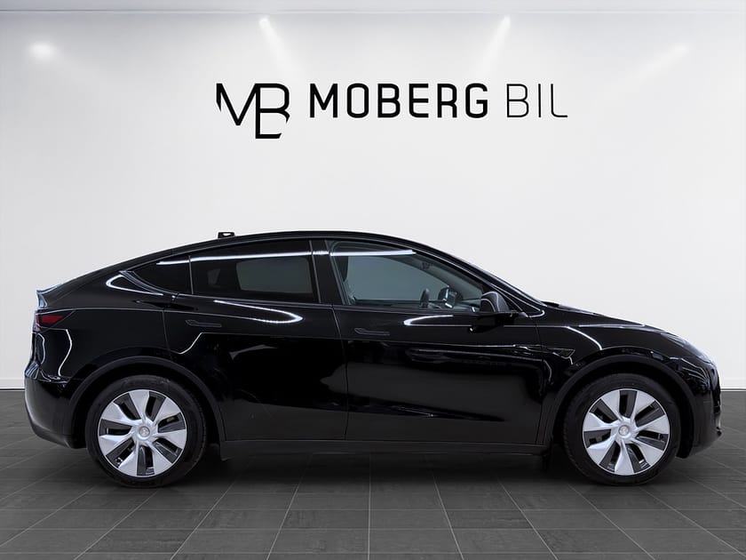 Bild 3 av Tesla Model Y Standard Range RWD 299hk Helg på Moberg! Pano Drag B-Kamera