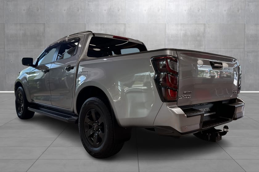 Bilde 3 av Isuzu D-Max Space Cab 1,9D 164HK. Premium, Black Edition. D-Cab.