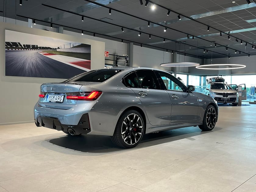 Bild 4 av BMW 330e xDrive Sedan M Sport Pro Rattvärme H/K Drag