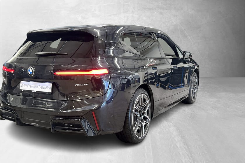 Bilde 4 av BMW iX xDrive60 xDrive60, Supercharged, M-Sport PRO, B&W,4-hjulsstyring