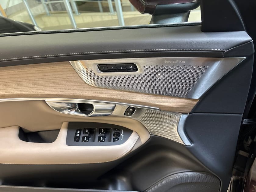 Bild 4 av Volvo XC90 II T8 Ultra Bright, Bowers&Wilkins, Head Up Display, Parkeringskamera 360, Akustikrutor, Dragkrok halvautomatisk