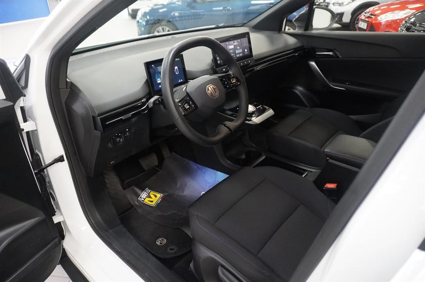 Bild 2 av MG 4 Electric Standard Range 51 kWh 170 hk CarPlay Android Auto Helljusassistans