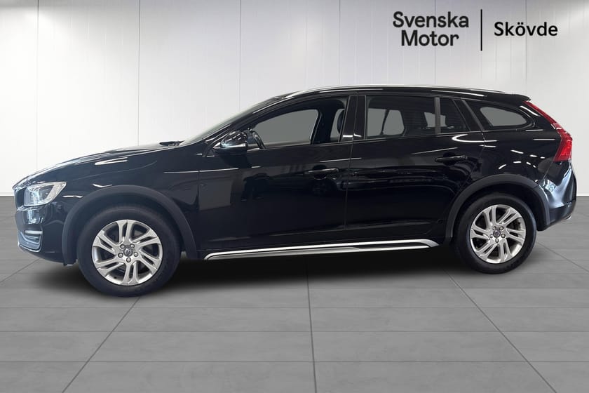 Bild 2 av Volvo V60 Cross Country 2017 | 31 628 mil | Business Advanced | | Dragkrok, Sommar- & vinterdäck
