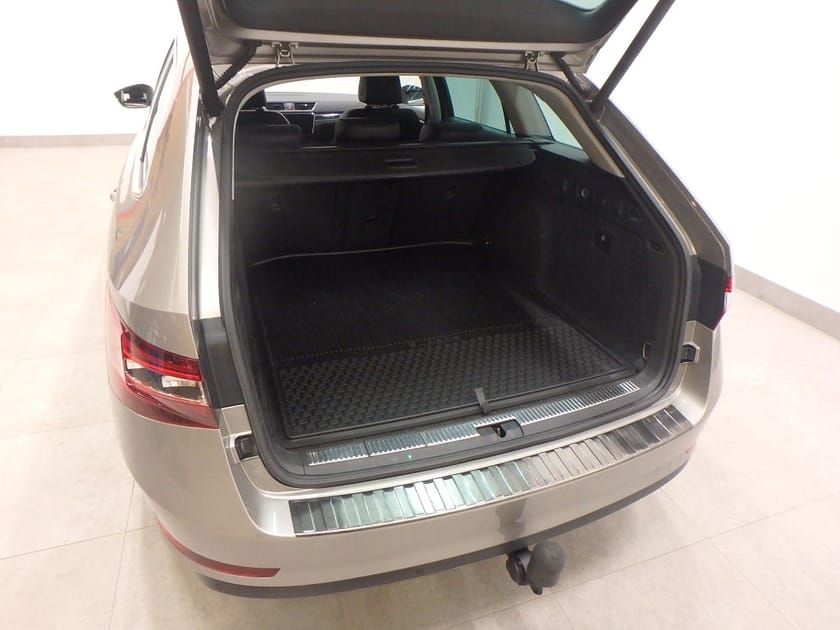 Bild 4 av Škoda Superb Kombi Skoda 2.0 TDI 4x4 SCR Business Edition, L&K Euro 6 Krok