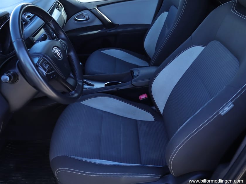 Bild 5 av Toyota Avensis Sedan 1.8 147hk Automat S/V-hjul Svensksåld