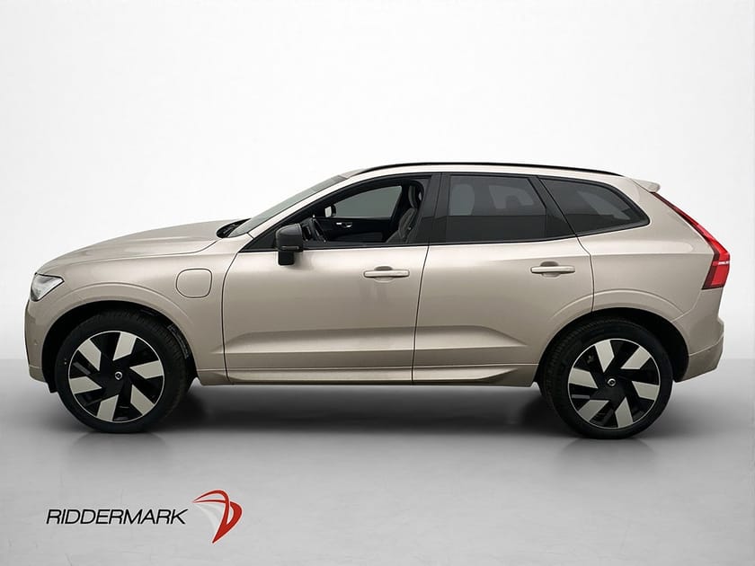 Bild 4 av Volvo XC60 T6 AWD Ultimate Dark Pano H/K 360° Värmare Drag