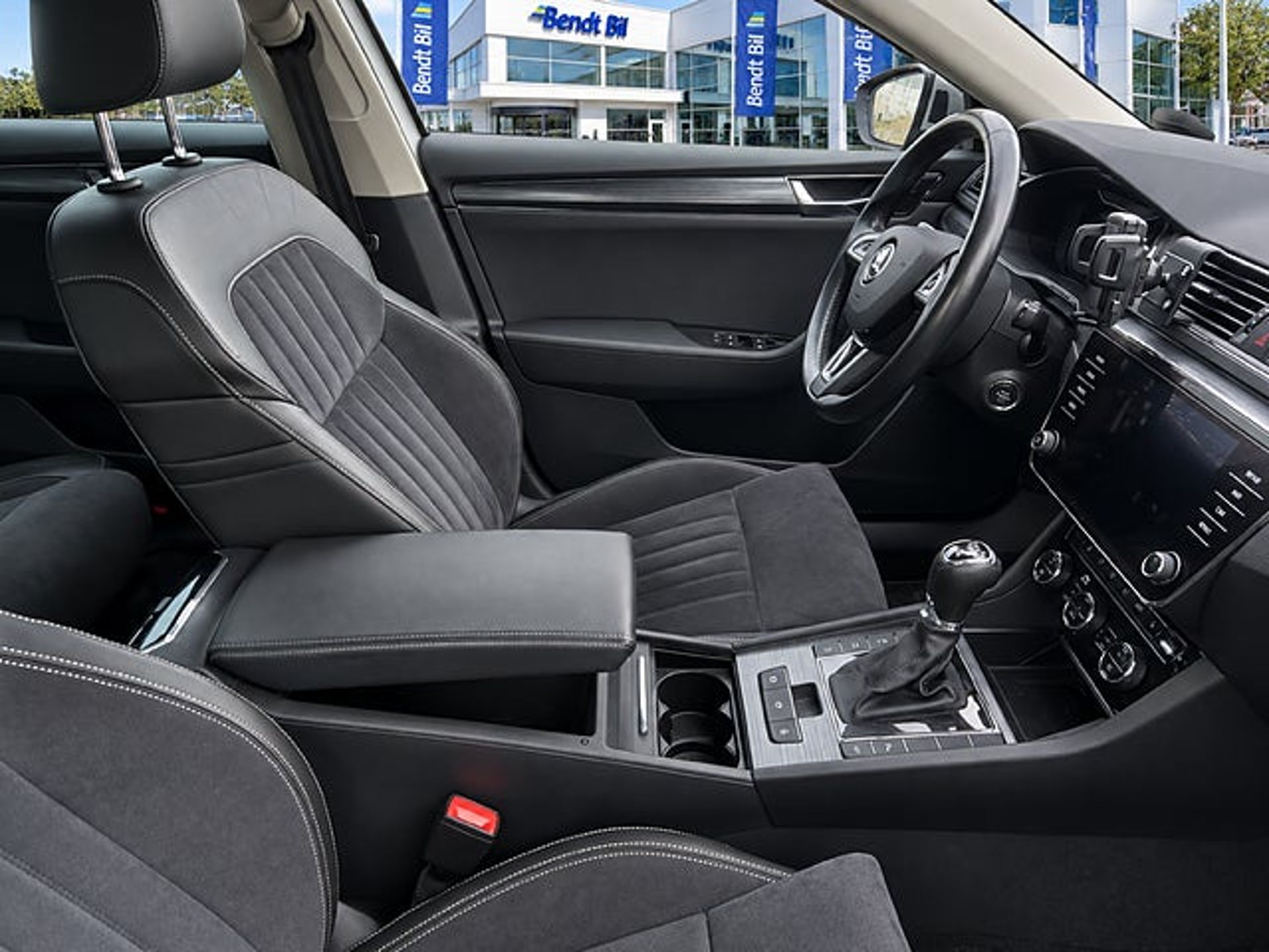 Skoda Superb 2020, kuva 3/4