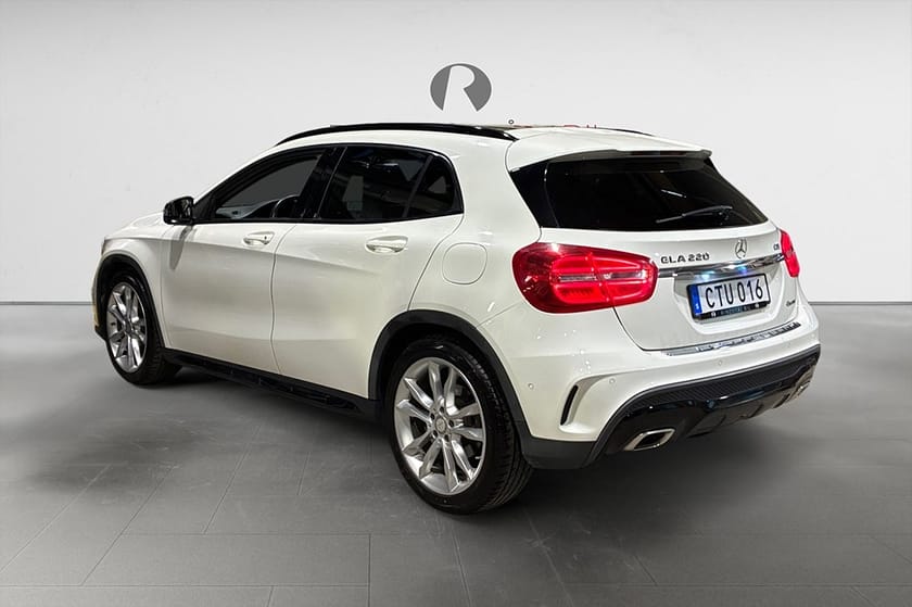 Bild 5 av Mercedes-Benz GLA 220 CDI 4MATIC 170 HK AUT 4M AMG M&K PANO PDC 11400MIL 19"