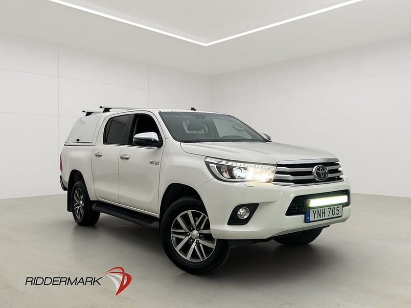 Bild 1 av Toyota Hilux Dubbelhytt 2.4 AWD Dragkrok B-Kamera Skinn Diff Kåpa Moms
