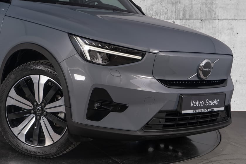 Bilde 2 av Volvo XC40 Recharge Single Motor Plus 231 hk. Krok/Varmepumpe/VOC/Adaptiv CC