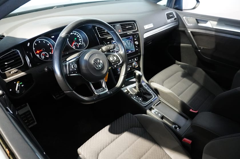 Bild 5 av Volkswagen Golf Sportscombi 1.5 TDI 150 HK R-Line - Drag/Kamera/ ACC