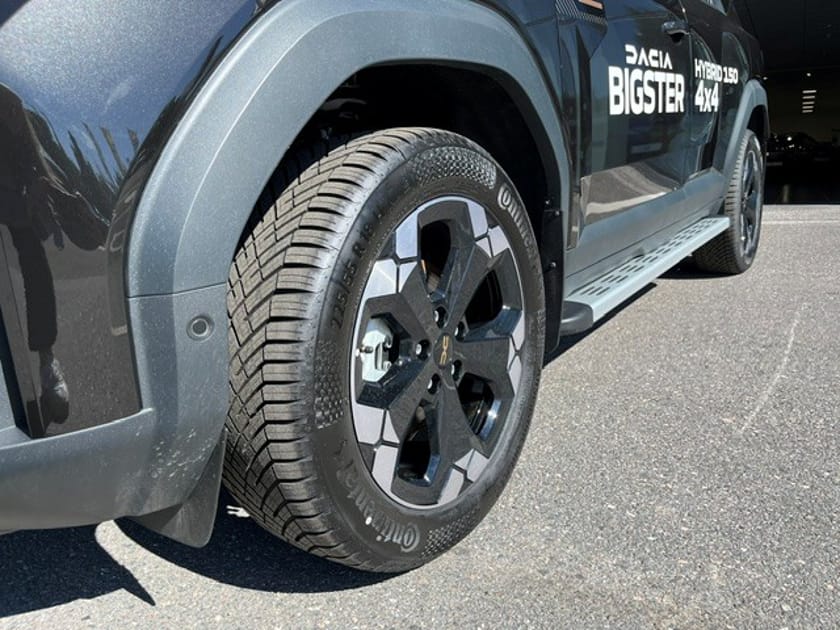 Bild 4 av Dacia Bigster Hybrid 150 extreme 4x4 / AWD / Automat / Led ramp / Drag / Sidestep