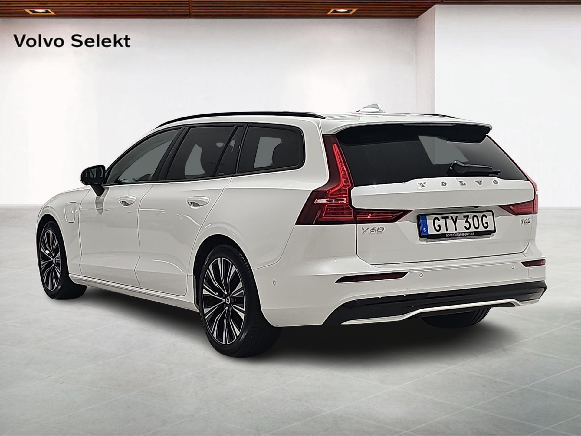 Volvo V60 T6 Plus Dark Edition 2025, kuva 2/14