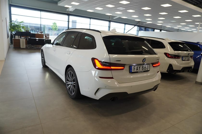 Bild 4 av BMW 320d xDrive Touring M-Sport Navi Drag Adaptiv F Backkamera HiFi Rattvärme